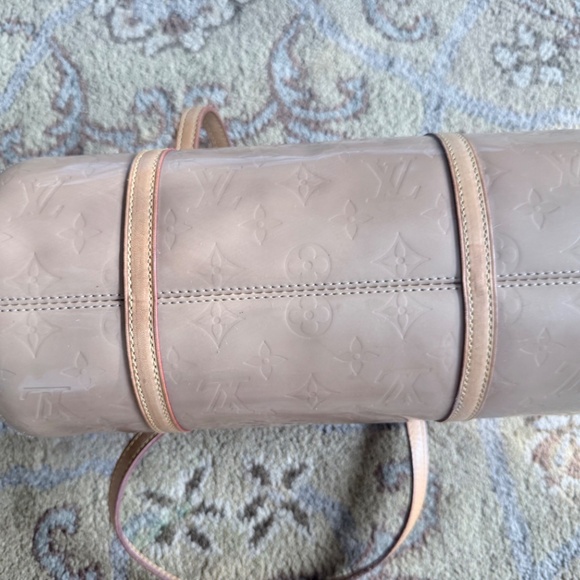 Louis Vuitton  Neutral Vernis Patent Leather Shoulder Bag - Picture 13 of 14